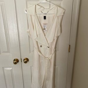 NWT Sleeveless trench coat